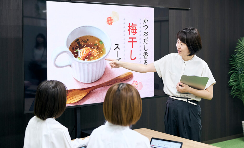 入社1年目で自分のアイデアを商品化!? 「新人提案品」
