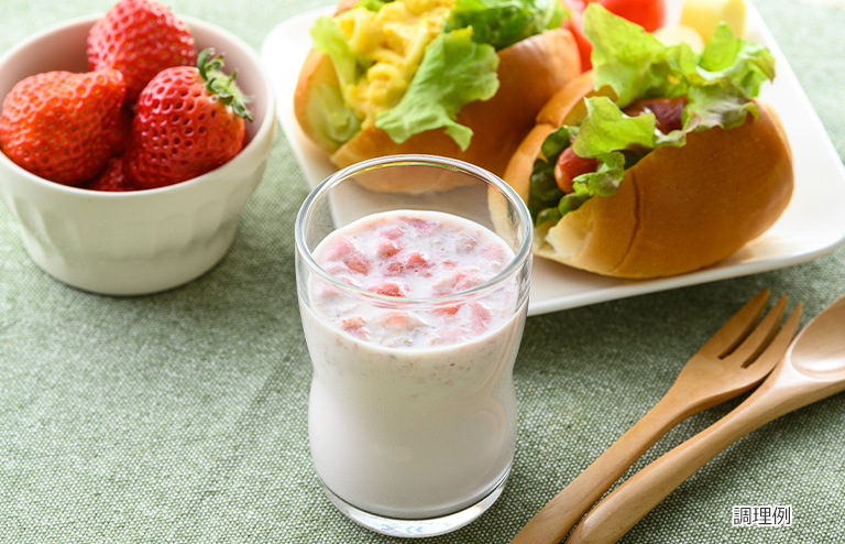 牛乳でつくる飲むデザート  ちょこっとザク切りいちご